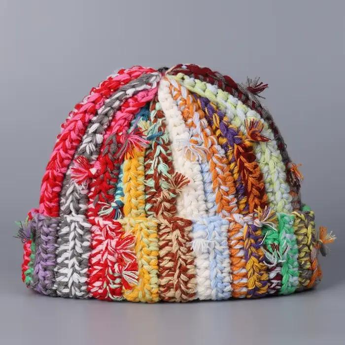 Chapeau en laine tricoté multicolore torsadé pour femme
