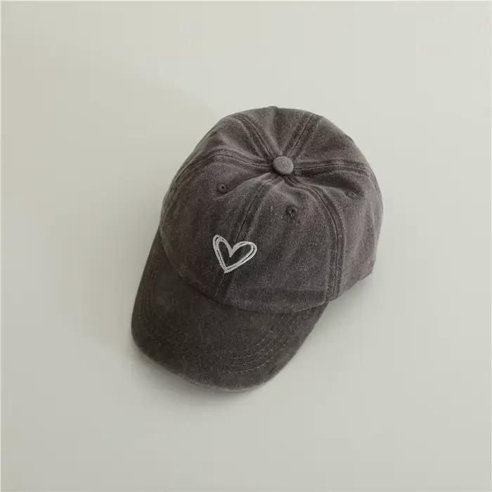 Chapeaux de baseball rétro pour bébé avec broderie d'amour, protection solaire pour enfants de 1 à 3 ans, casquette de baseball ajustable et solide pour les garçons et filles, vacances et activités de plein air