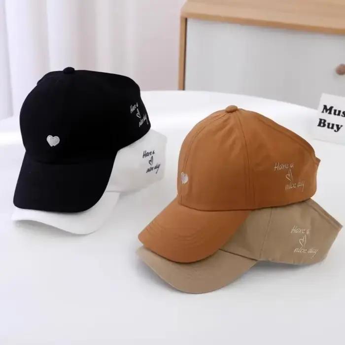 Casquette de baseball brodée en forme de cœur pour filles