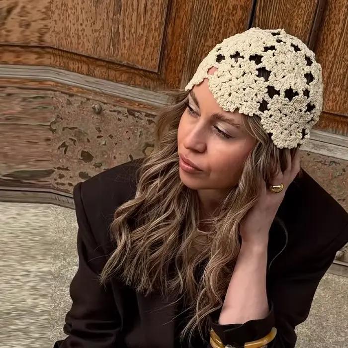 Chapeau tricoté fin fait main pour femme