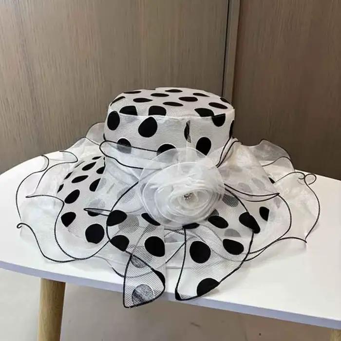 Chapeau de soleil léger pour femme avec un grand motif floral et un imprimé à pois
