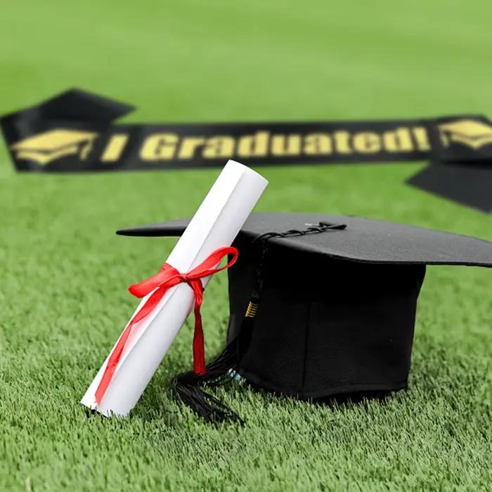 Chapeau de graduation noir unisexe pour adultes avec pompon
