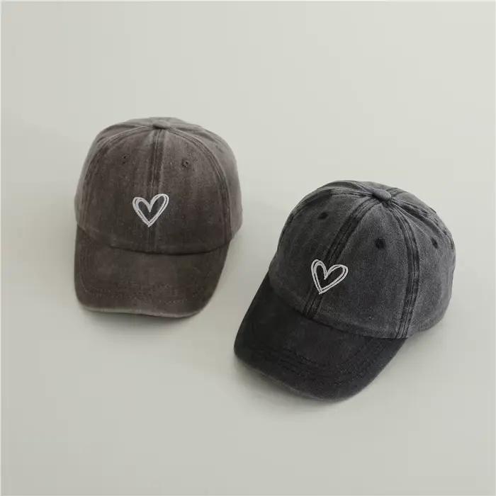 Chapeaux de baseball rétro pour bébé avec broderie d'amour, protection solaire pour enfants de 1 à 3 ans, casquette de baseball ajustable et solide pour les garçons et filles, vacances et activités de plein air