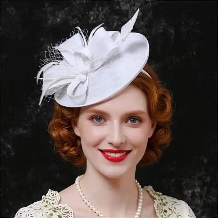 Fascinator élégant pour fête du thé