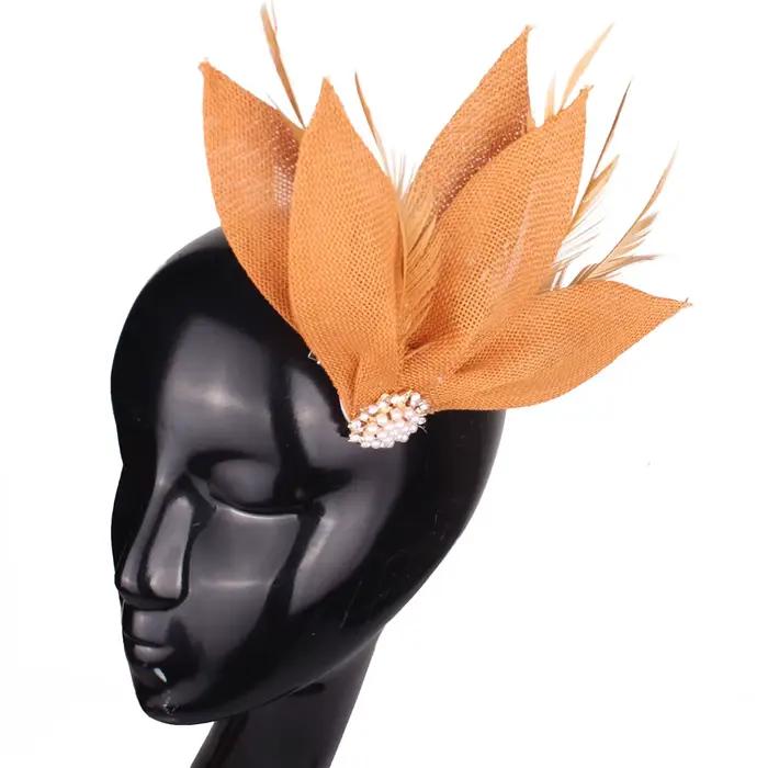 Élégant fascinateur en plumes pour mariée