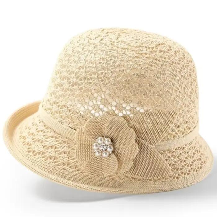Chapeau de soleil élégant ajouré avec décoration florale
