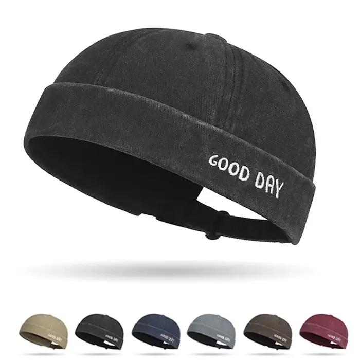 Casquette Docker sans visière brodée de lettres