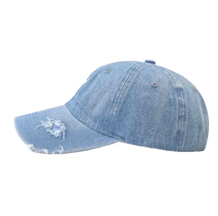 Chapeau de baseball en jean à trous