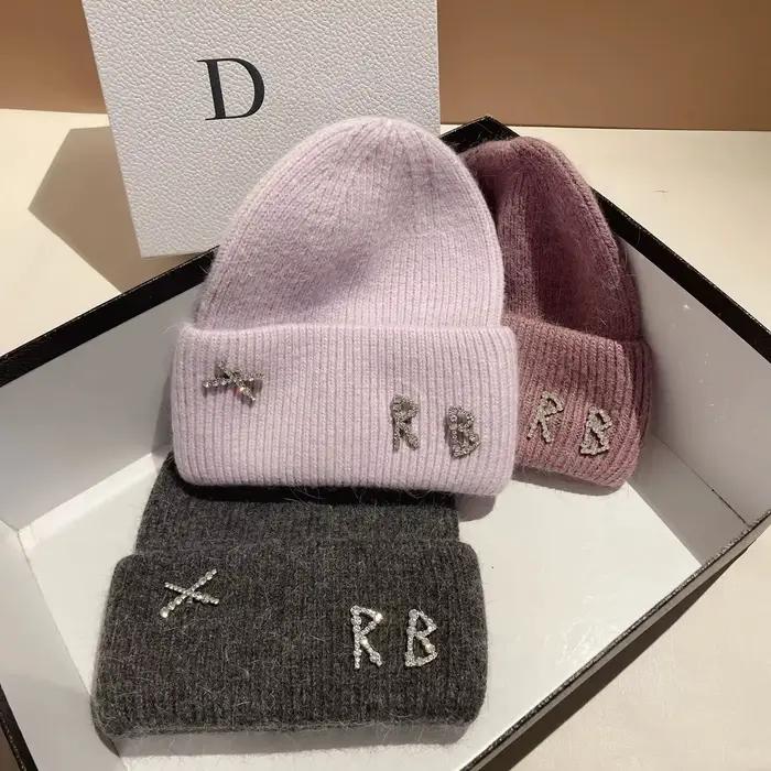 Véritable mode lapin cheveux diamant lettre chapeau femmes hiver chaud tricot