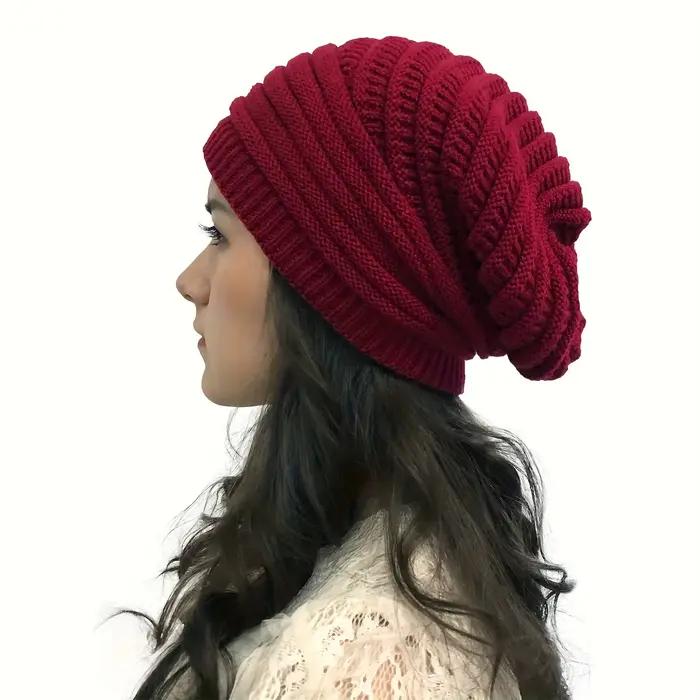 Le bonnet tricoté élastique d'hiver pour femme est léger