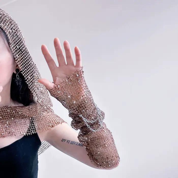 Chapeaux streetwear style Y2K post-apocalyptique