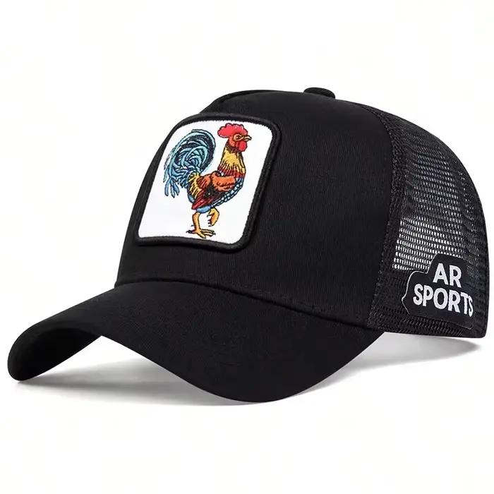Chapeau de coq en filet brodé d'animaux