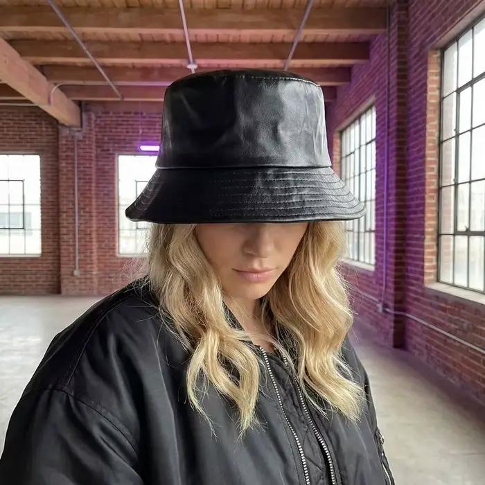 Chapeau bob lumineux en polyester uni effet laser arc-en-ciel chapeau de pêcheur brillant argent or casquette de soleil estivale pour homme femme occasions extérieures multicolore
