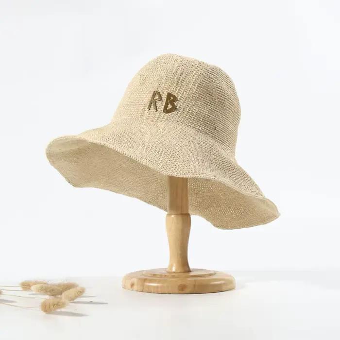 Chapeaux de paille avec lettres en métal mode pour femmes et hommes vacances d'été plein air chapeau de soleil plage chapeau panama tricoter multifonctionnalité style sport adapté aux quatre saisons