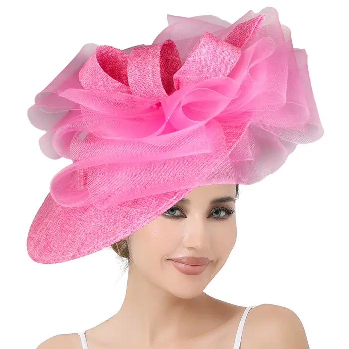 Grand chapeau derby généreux pour femme
