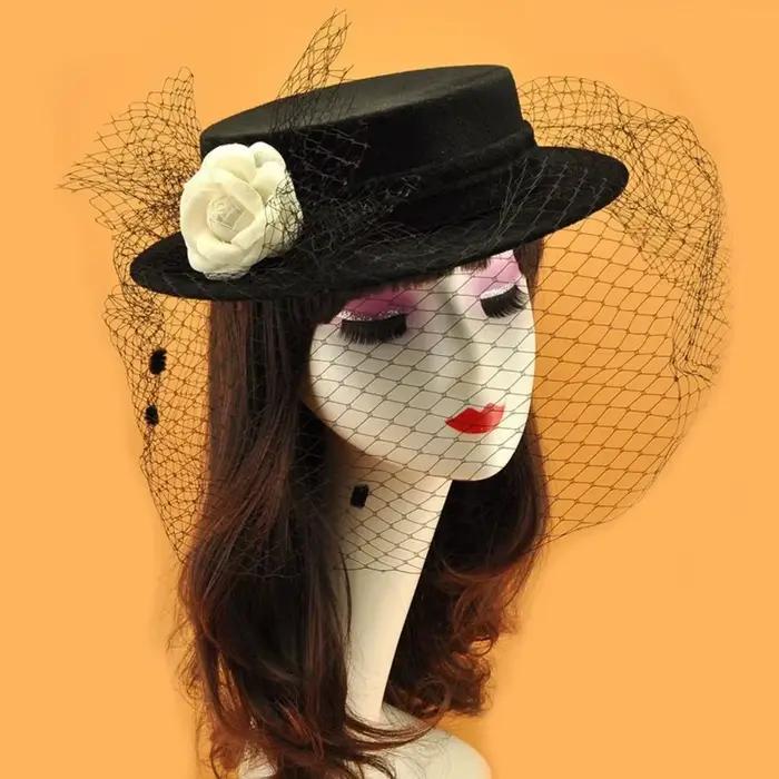 Chapeau haut-de-forme en maille camélia en velours noir