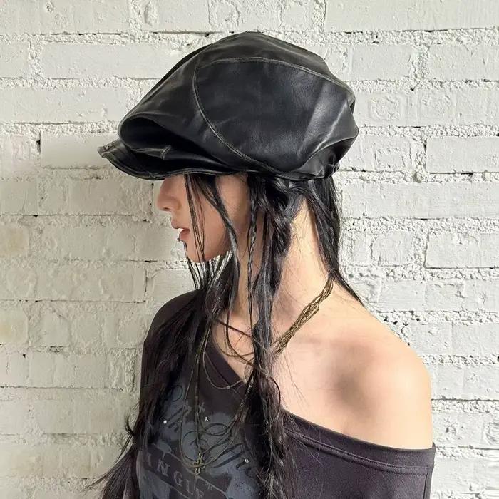 Casquette de style newsboy en cuir de haute qualité avec rivets métalliques pour hommes et femmes