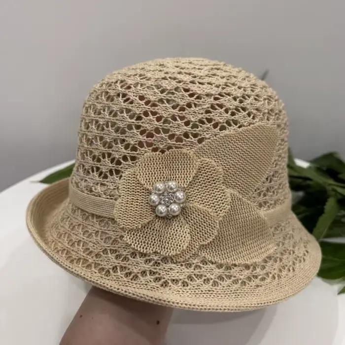 Chapeau de soleil élégant ajouré avec décoration florale