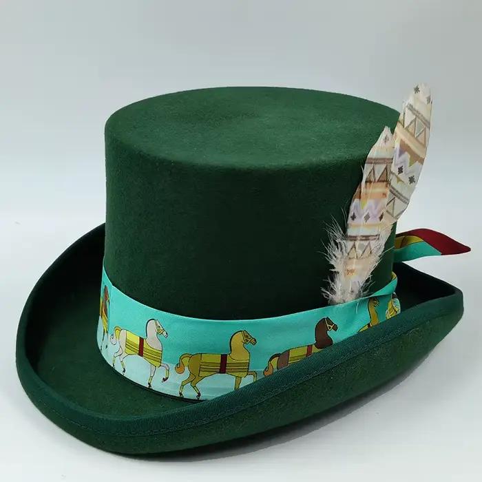 Chapeau haut de magicien en laine bordeaux et vert foncé