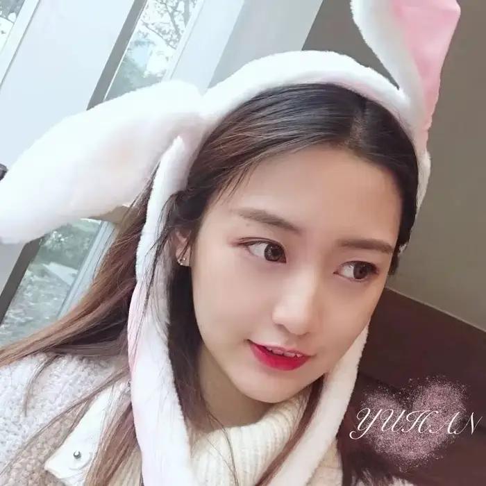 Chapeau de lapin d'halloween avec oreilles mobiles
