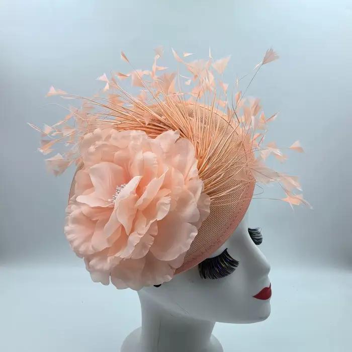 Chapeau Ascot élégant pour femme avec plumes et motifs floraux barrette à cheveux circulaire style américain pour mariages et fêtes