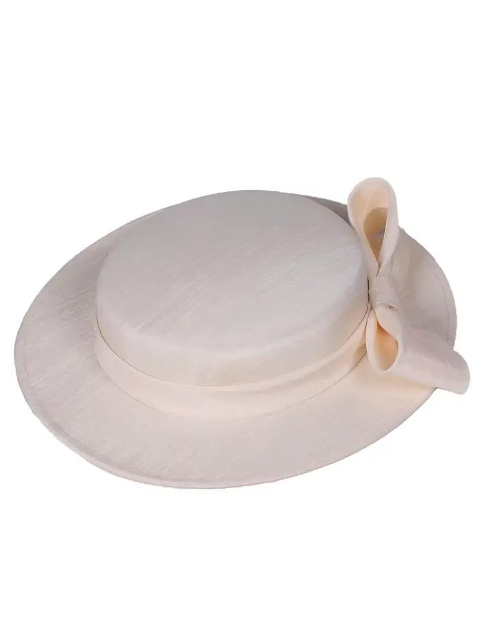 Chapeau fascinateur ivoire à large bord élégant pour femmes