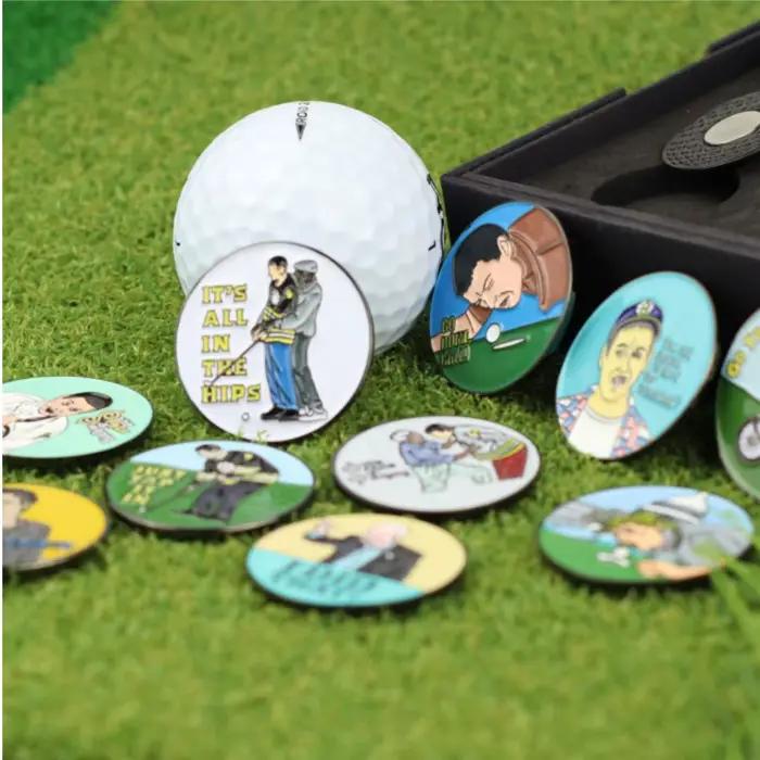 Clip de chapeau de golf Happy Gilmore en acier manganèse avec marques de balles amusantes pour homme et femme, idéal pour les golfeurs passionnés de culture populaire et de détails personnalisés