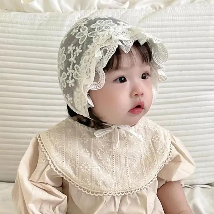 Bonnet de princesse en dentelle à volants pour bébé