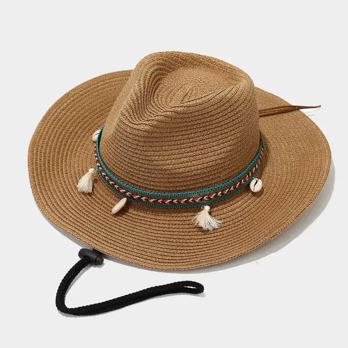 Chapeau de soleil en paille style bohème avec décorations coquillages