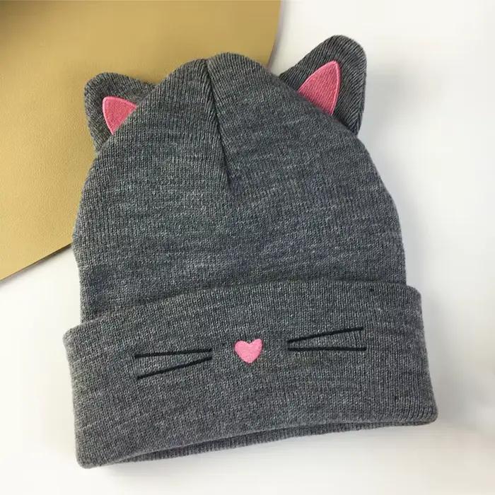 Chapeau tricoté avec oreilles de chat mignonnes brodées pour femmes