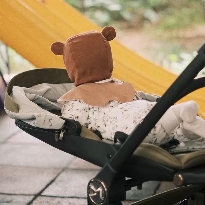 Chapeau à rabat d'oreille pour bébé ours