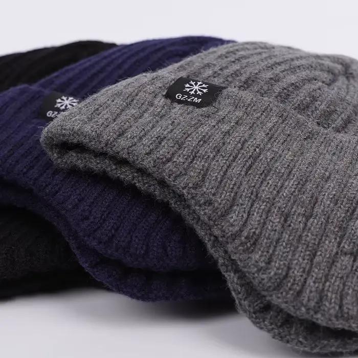 Chapeau tricoté en peluche pour hommes