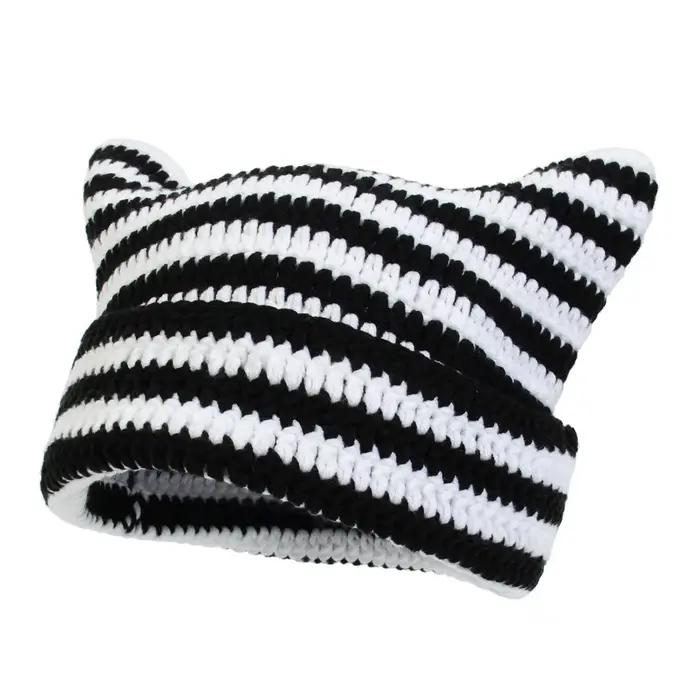 Automne et hiver nouveau chapeau rayé en corne de diable tricoté à la main avec oreilles pointues pour montrer le