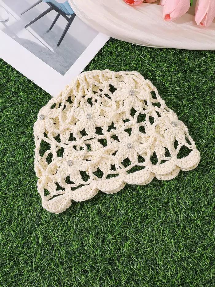 1pc Bonnet tricoté style bohème décontracté et polyvalent avec strass et motif floral ajouré