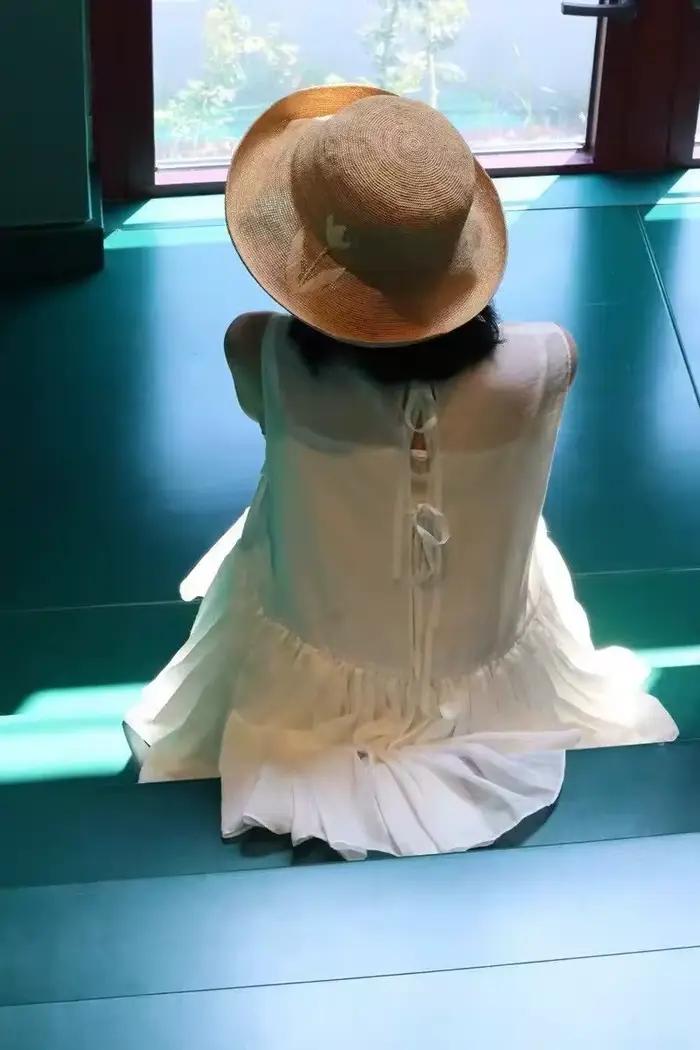 Chapeau de soleil en raphia naturel tissé à la main pour femmes