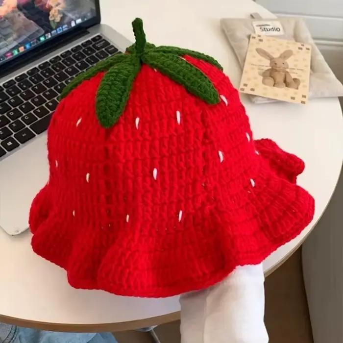 Chapeau de pêcheur mignon tricoté design fraise femme rouge chaud pour les jours décontractés et les occasions spéciales