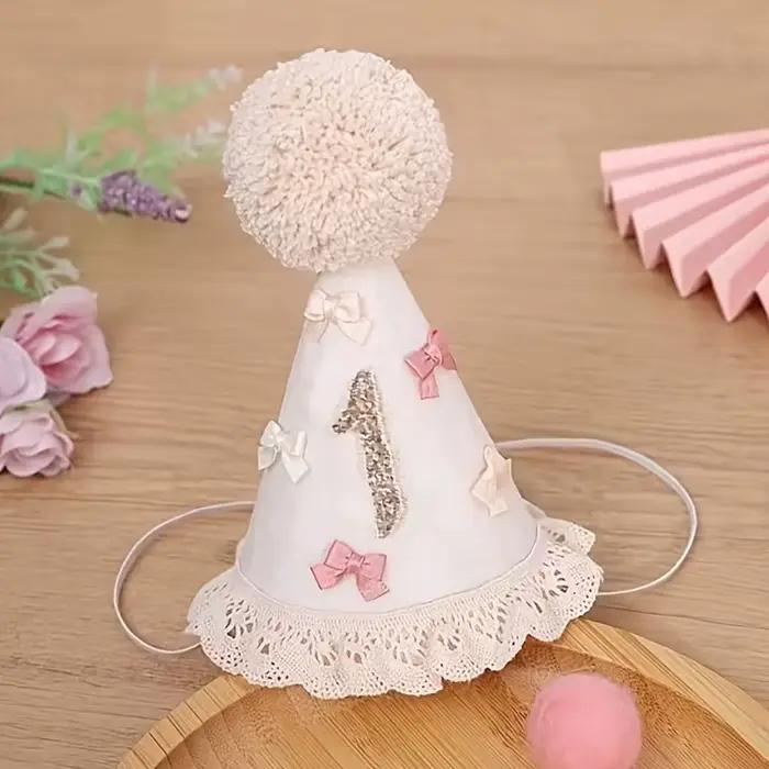 Chapeau d'anniversaire rose en dentelle avec nœud