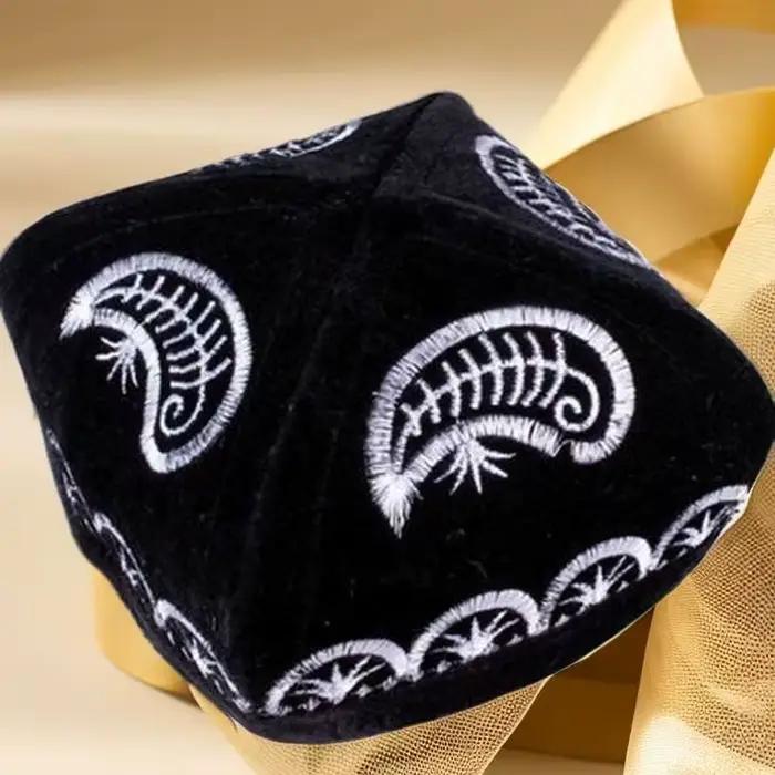 Casquettes ethniques à quatre coins pour hommes