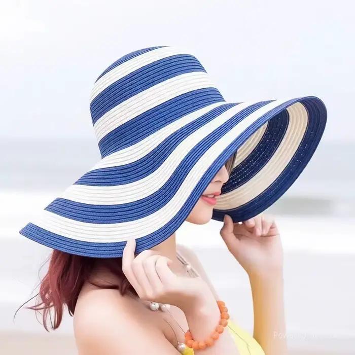 Chapeau de plage en paille à large bord rayé noir et blanc