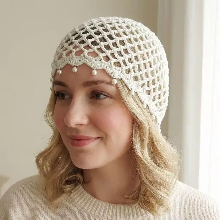Bonnet tricoté ajouré décontracté avec perles et franges