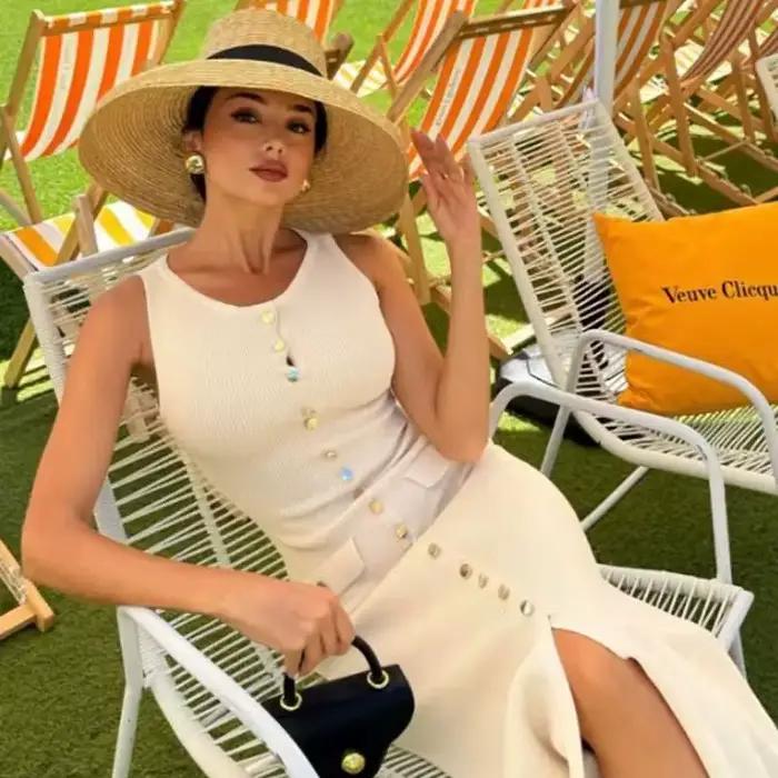 Chapeau de soleil de paille brillante tressée bord rouge style Hepburn femme occasions extérieures été printemps