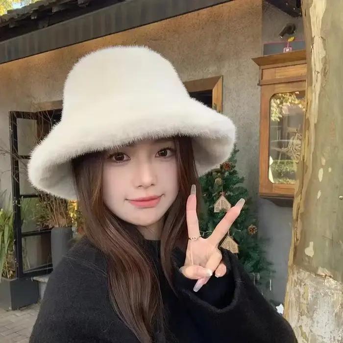 Chapeau de poisson en fourrure moelleux pour femme