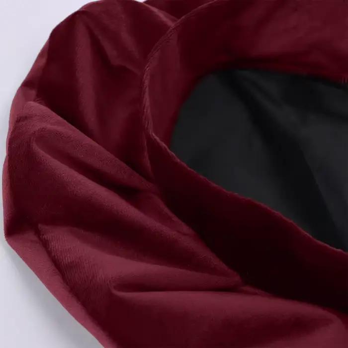 Chapeau à plumes rouge médiéval Tudor pour homme
