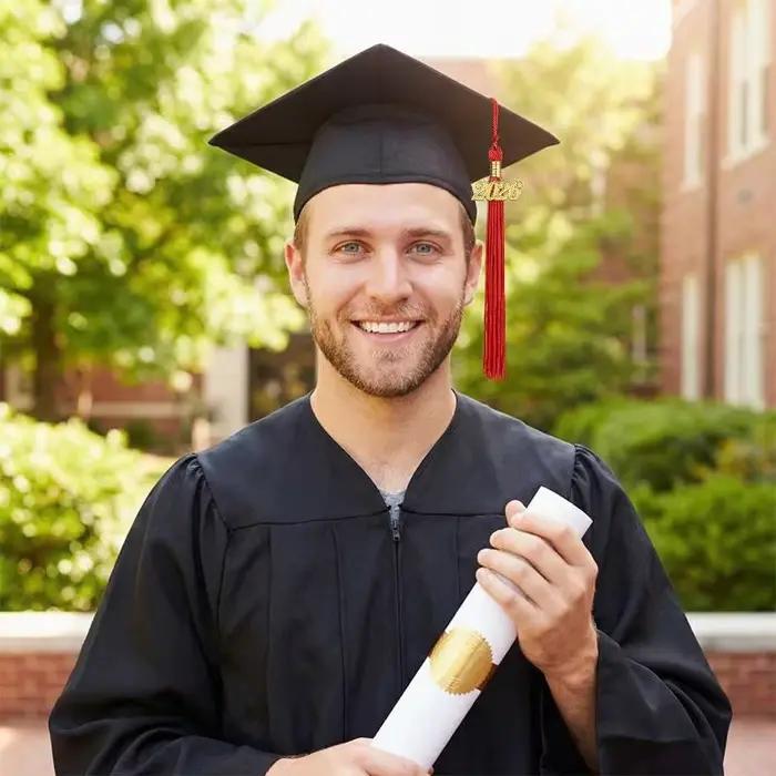 Chapeau de Cérémonie de Remise des Diplômes 2026 avec Pompon pour Lycée et Diplôme Universitaire – Unisexe