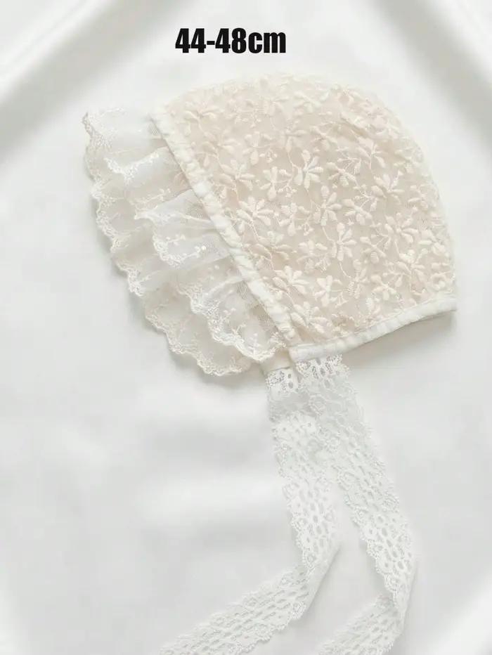 Chapeau de bébé vintage en dentelle brodée florale