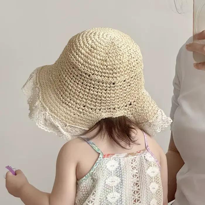 Chapeau de paille pour bébé