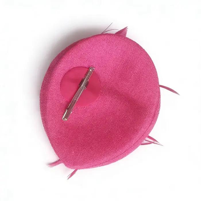 Fascinator élégant pour fête du thé