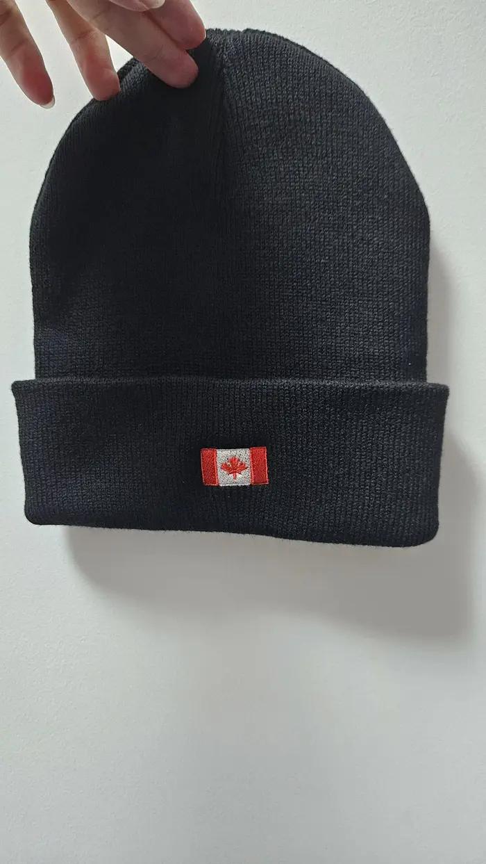 Bonnets unisexes brodés drapeaux du Canada chapeaux tricotés texte personnalisé hiver casquettes épaisses hommes femmes