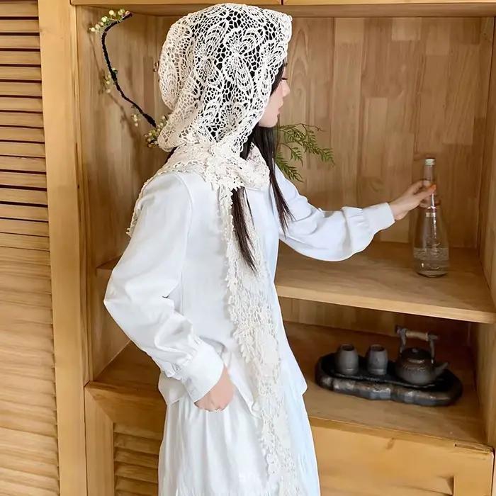 Chapeau en tricot ajouré rétro