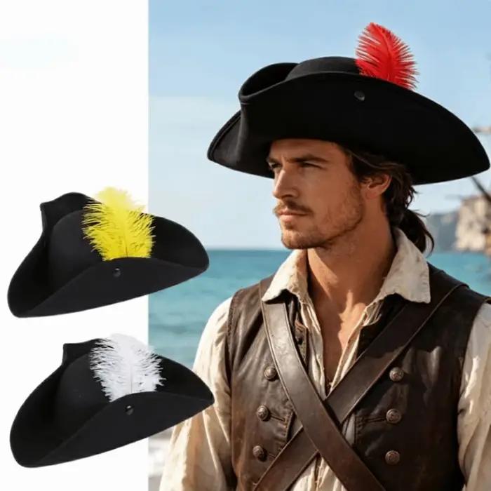 Chapeau de pirate décoré de plumes
